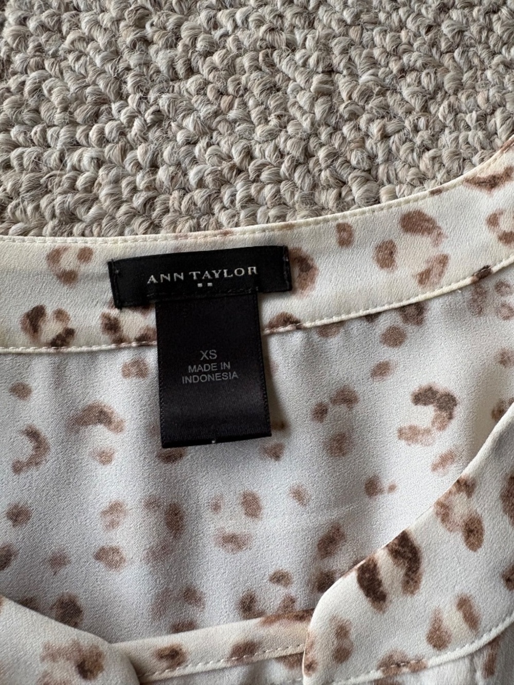 Ann Taylor XS Animal Print Tunic Blouse Giraffe Preppy Office Chic Teacher - Picture 4 of 7